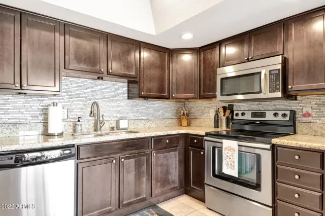 MLS: 6395009 Condo For Sale