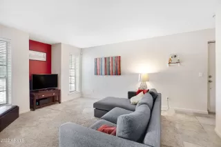 Photo #4: 6396114 Listing