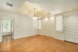 Photo #3: 6396298 Listing