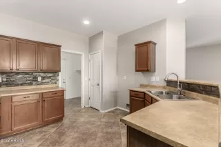 Photo #5: 6396756 Listing