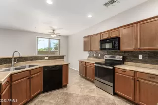 Photo #6: 6396756 Listing