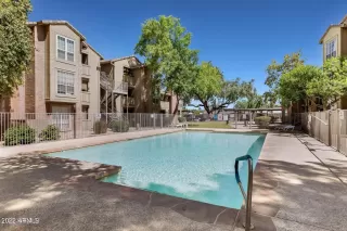 Photo #5: 6397866 Listing