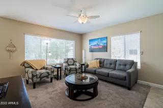 Photo #4: 6398000 Listing