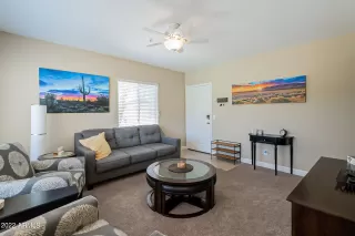 Photo #5: 6398000 Listing