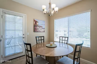 Photo #6: 6398000 Listing