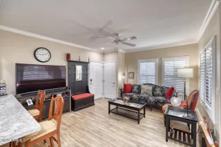 Photo #3: 6398161 Listing