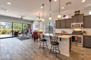 Photo #5: 6399949 Listing 