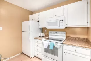 Photo #6: 6400222 Listing 