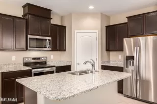 Photo #6: 6401338 Listing