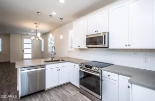 Photo #5: 6401361 Listing