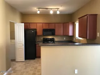 Photo #4: 6401411 Listing