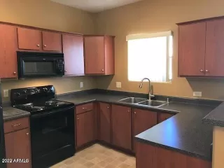 Photo #5: 6401411 Listing