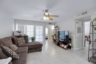 Photo #4: 6401791 Listing