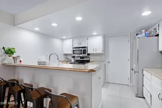 Photo #5: 6401791 Listing