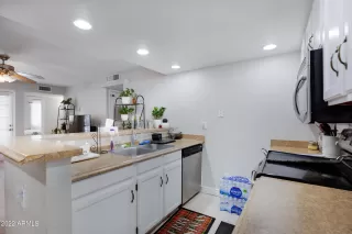 Photo #6: 6401791 Listing