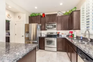 Photo #6: 6402420 Listing