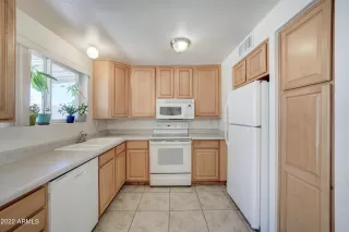 Photo #5: 6402630 Listing