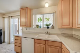 Photo #6: 6402630 Listing