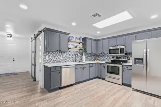 Photo #5: 6403468 Listing