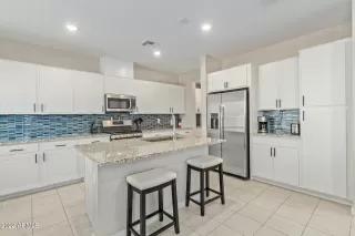 Photo #6: 6404021 Listing