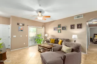 Photo #6: 6404605 Listing