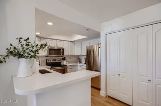 Photo #6: 6405926 Listing