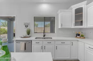 Photo #5: 6406107 Listing