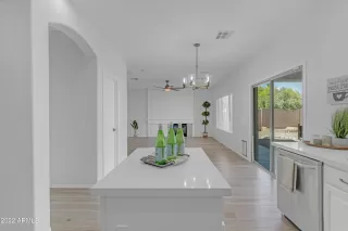 Photo #6: 6406107 Listing