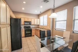 Photo #4: 6406920 Listing