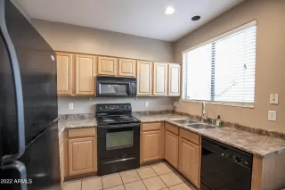 Photo #6: 6406920 Listing