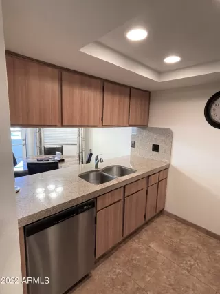 Photo #5: 6406942 Listing