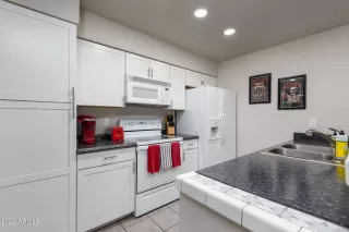 Photo #6: 6406988 Listing