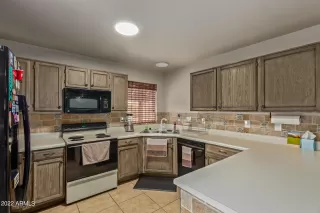 Photo #5: 6407207 Listing 