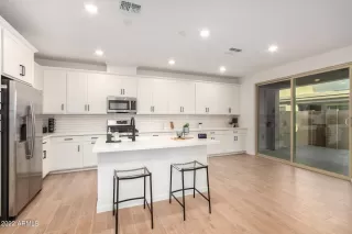 Photo #4: 6407758 Listing