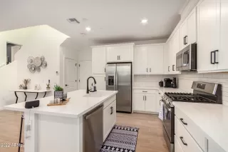 Photo #5: 6407758 Listing