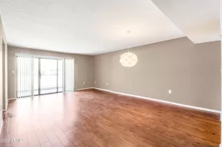 Photo #4: 6407928 Listing