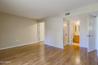 Photo #6: 6407928 Listing