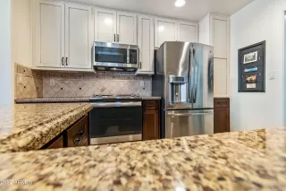 Photo #4: 6408110 Listing