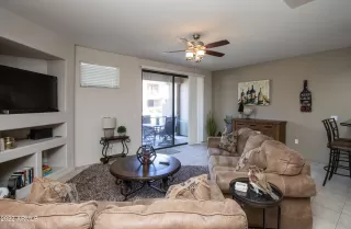 Photo #5: 6409241 Listing