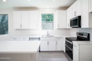 Photo #6: 6409936 Listing