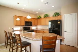 Photo #2: 6409967 Listing