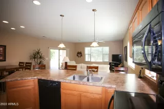 Photo #5: 6409967 Listing