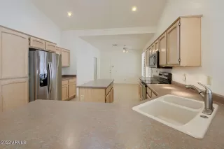 Photo #6: 6410151 Listing