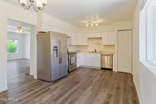 Photo #5: 6410172 Listing 