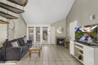 Photo #6: 6410526 Listing