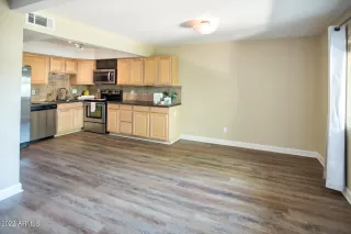 Photo #6: 6410694 Listing