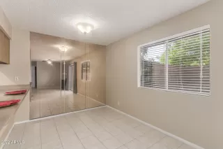 Photo #5: 6410925 Listing