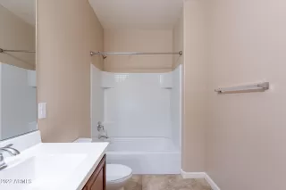 Photo #5: 6411894 Listing