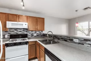 Photo #2: 6411898 Listing