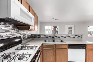 Photo #3: 6411898 Listing